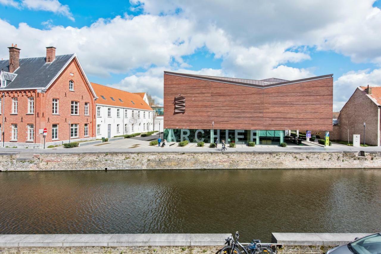 Charming Place Along The Canals In ブルージュ エクステリア 写真